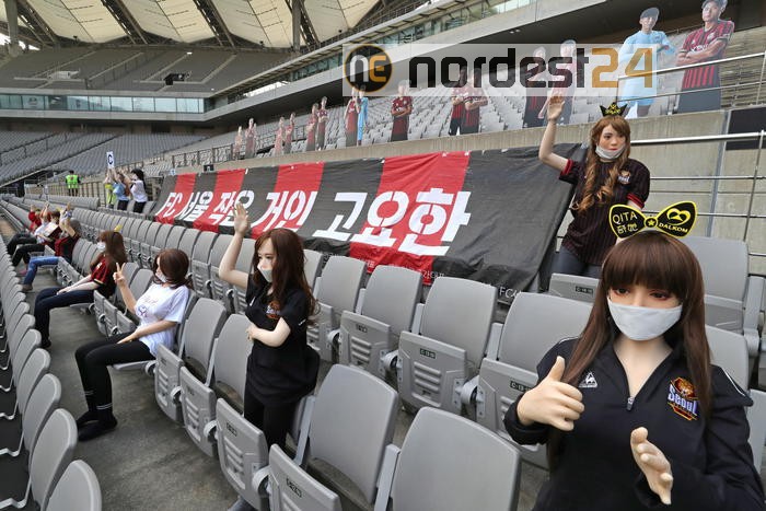 Sex dolls, multa record a squadra Corea