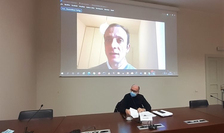 Il governatore Massimiliano Fedriga collegato in videoconferenza e il vicegovernatore Riccardo Riccardi