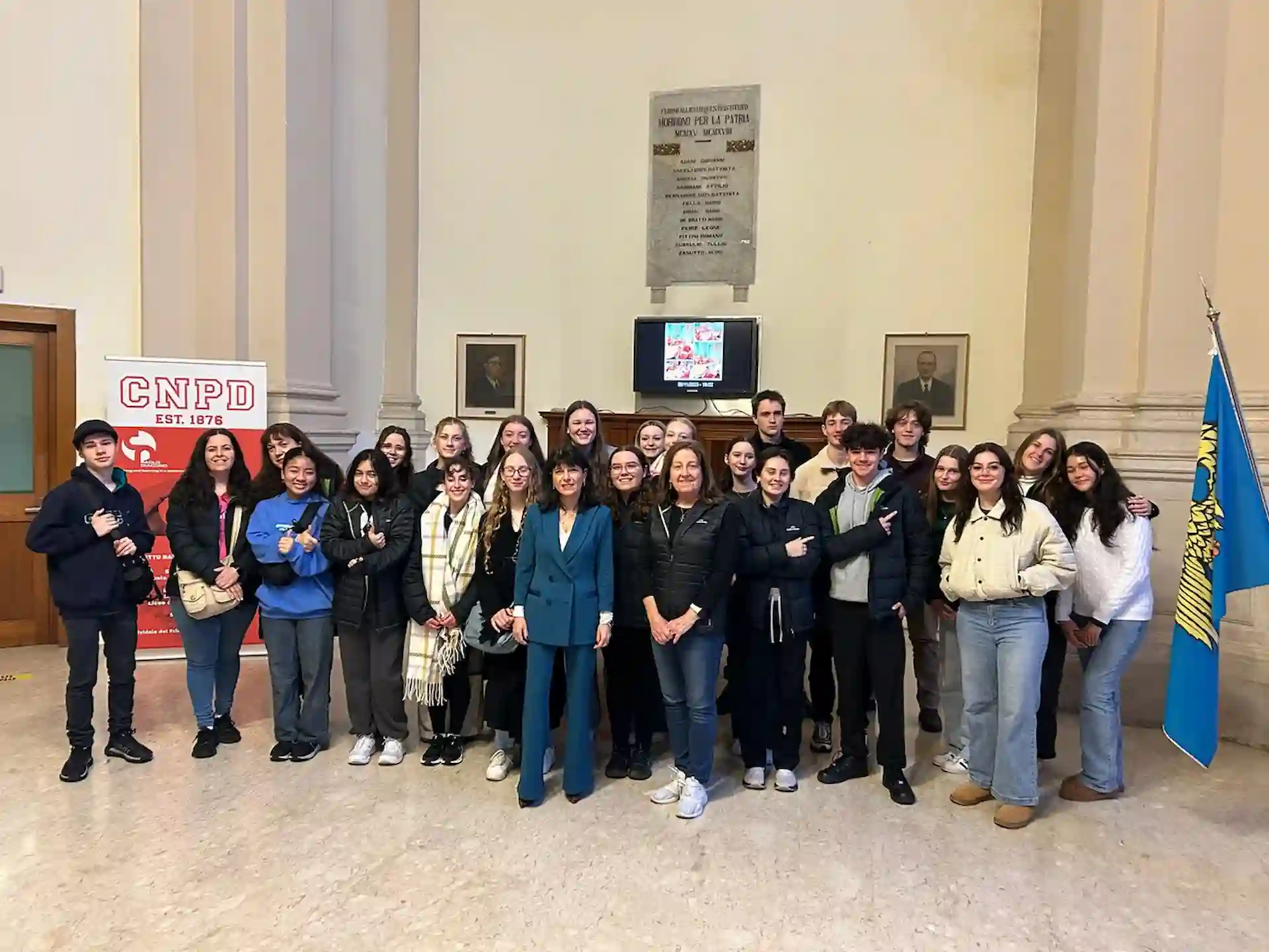 Nelle foto: La Dirigente del Convitto Minioca Napoli con la Dirigente della St Francis Catholic School di Melton, Ms Marlene Jorgensen; studenti australiani in Convitto.