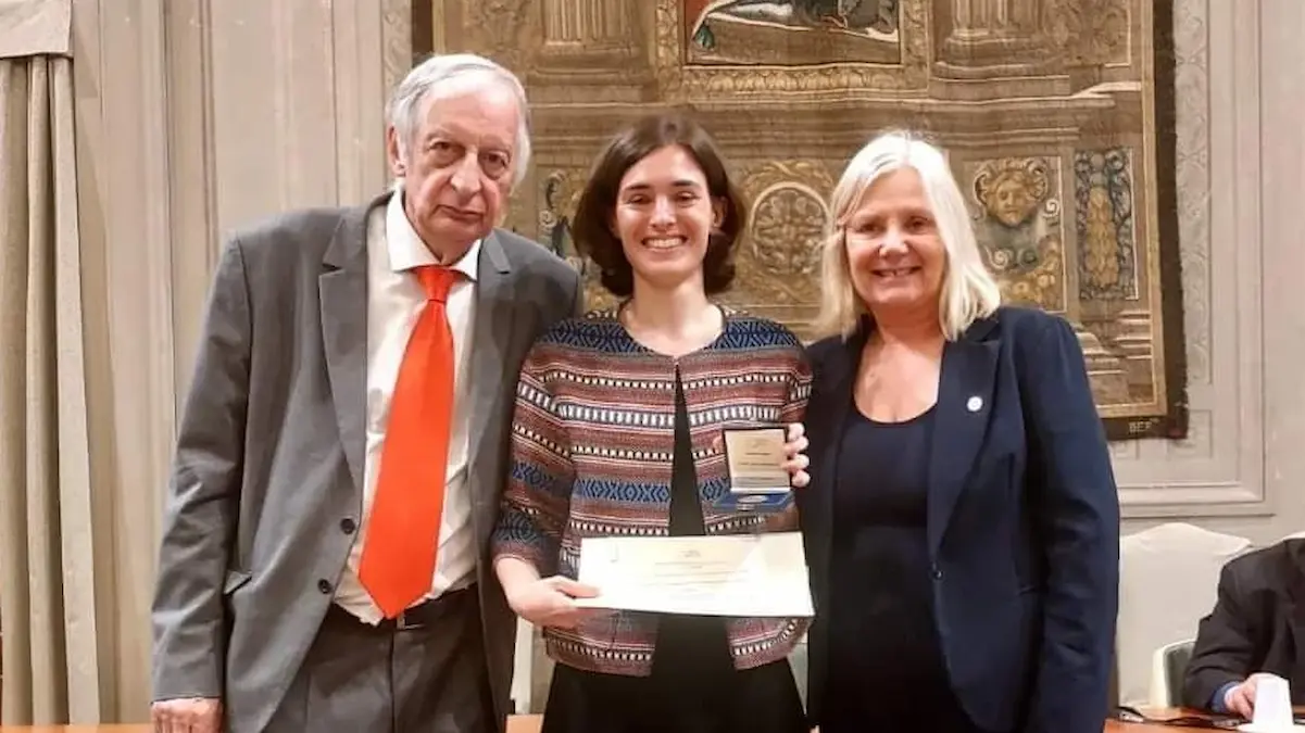 Matilde Cartolari premiata con la Medaglia del Presidente del Senato per la sua tesi sulla diplomazia culturale fascista tra il 1930 e il 1940.