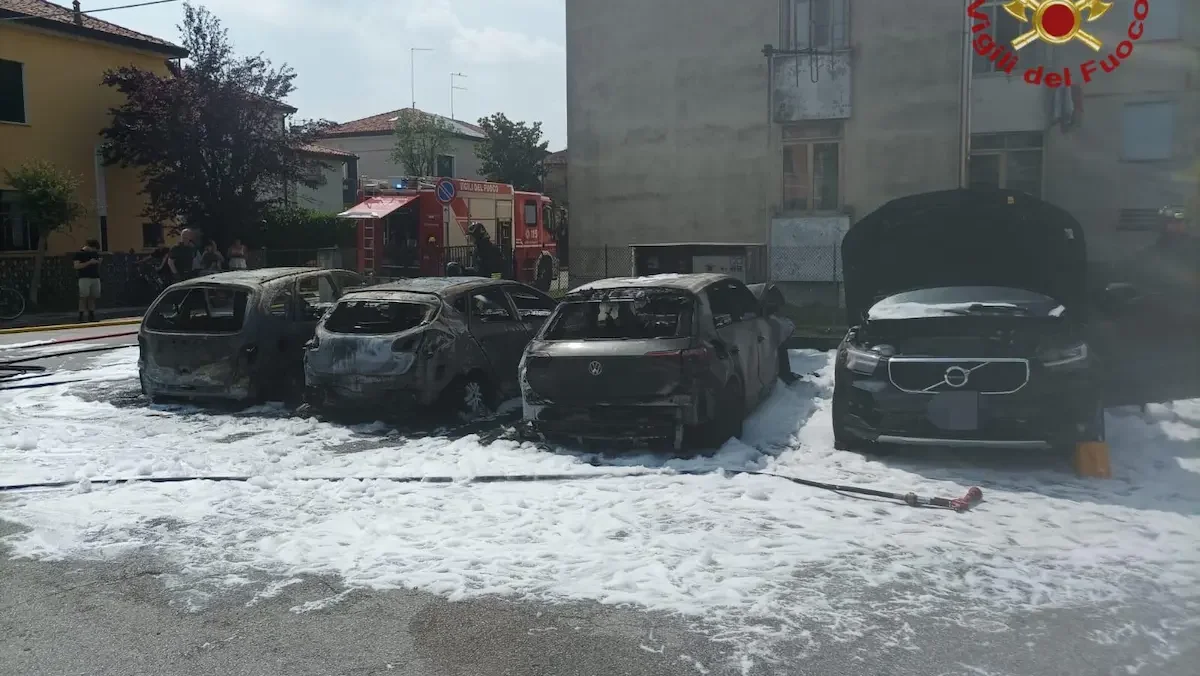 Incendio auto Salzano