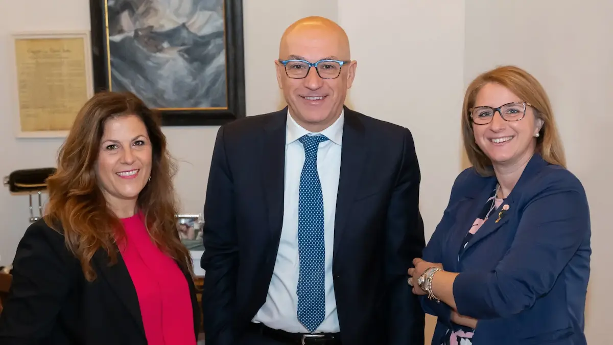 Nella foto: a sinistra l'Avvocato Sara Frattolin, al centro Giuseppe Morsanuto, a destra l'Avvocato Angela Grego