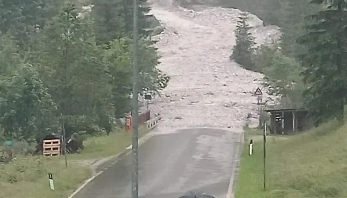 Val di Zoldo: Provinciale 347 del passo Duran chiusa per colata detritica