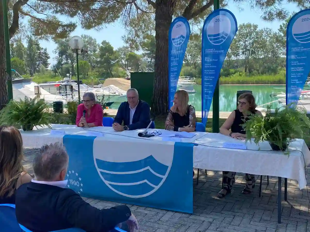 Lignano, consegnata la 35esima Bandiera Blu alle Darsene del comprensorio