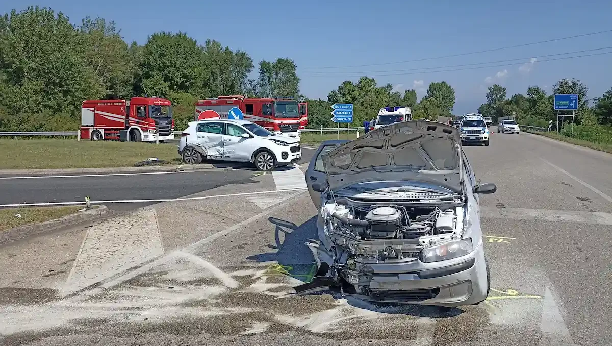 Scontro tra due auto sulla SR94 a Cargnacco di Pozzuolo del Friuli
