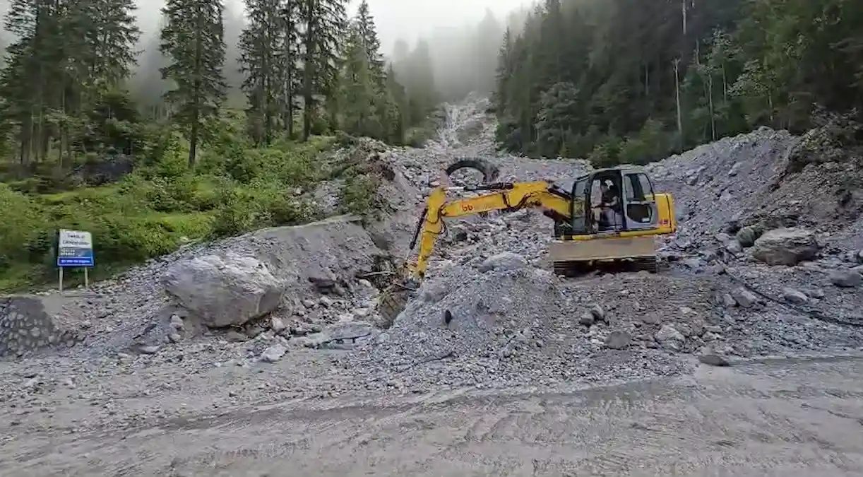 Sappada, ultimi lavori per ripristinare la sicurezza sulla SR355 dopo la frana