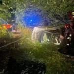 un'auto è uscita di strada e si è ribaltata in un fosso lungo via Chiampo ad Arzignano