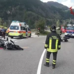 Scontro frontale tra due moto in curva lungo SS52: feriti gravemente due centauri