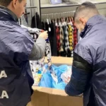 Sequestrati 115.000 capi di abbigliamento falsificati