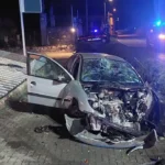 Peugeot 206 fuori controllo piomba contro un tetto di pannelli fotovoltaici