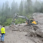 Sappada, maltempo: frana di 3000 metri cubi sulla SR 355. Chiusa la strada per il Veneto