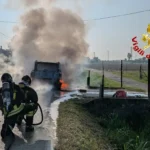 Fiat Multipla a metano prende fuoco