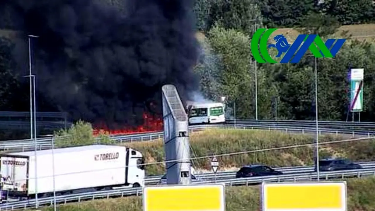 Furgone a fuoco sul Passante di Mestre
