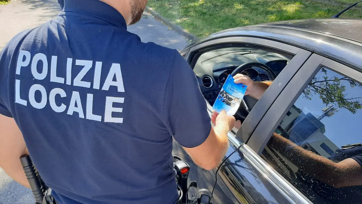 A Jesolo un volantino informativo sui dispositivi antiabbandono per ogni nuovo nato
