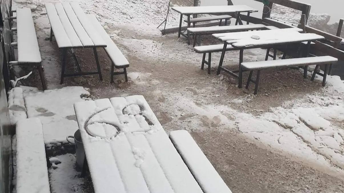nevicata sulla Marmolada