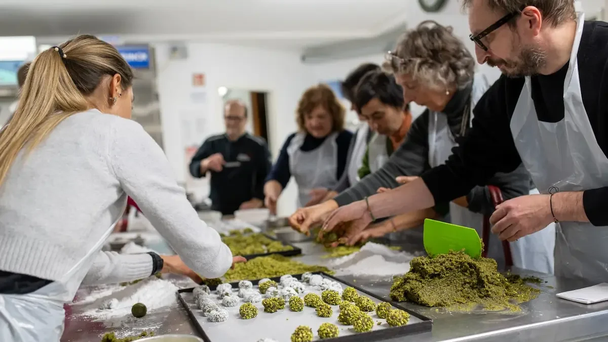 Tutti con le mani in pasta