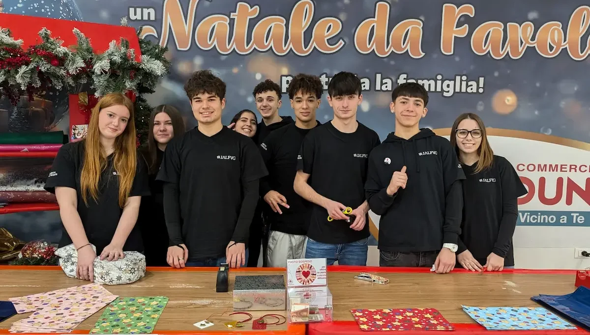 NATALE CON TRATTAMENTI MANI E IMPACCHETTAMENTO REGALI PROTAGONISTI GLI ALLIERVI IAL FVG AL CENTRO MEDUNA DI PORDENONE