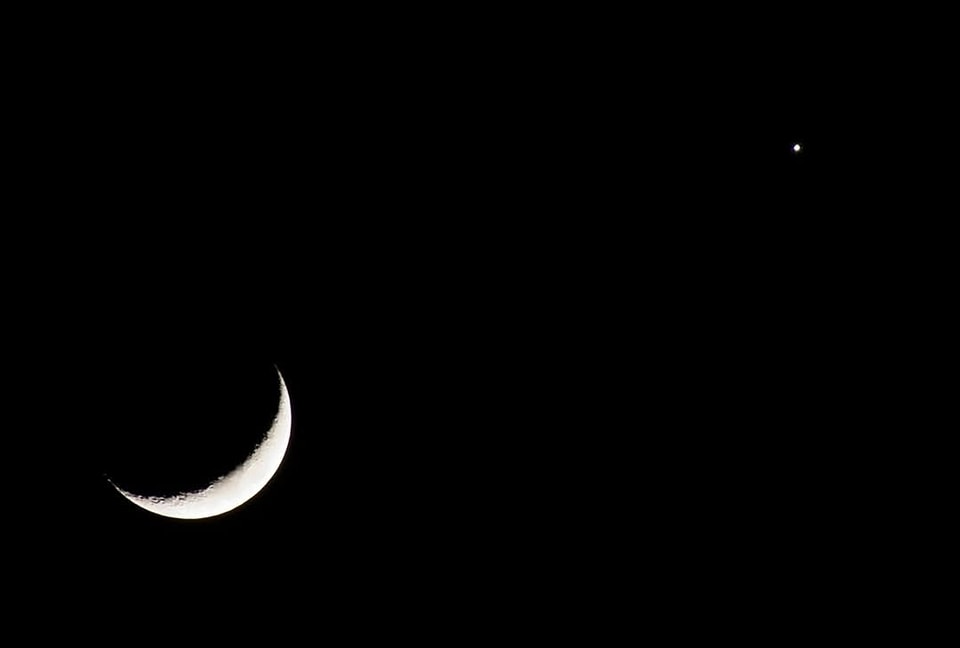 bacio cosmico tra Luna e Venere. Scatti di Roby Stradella da Aviano (PN)
