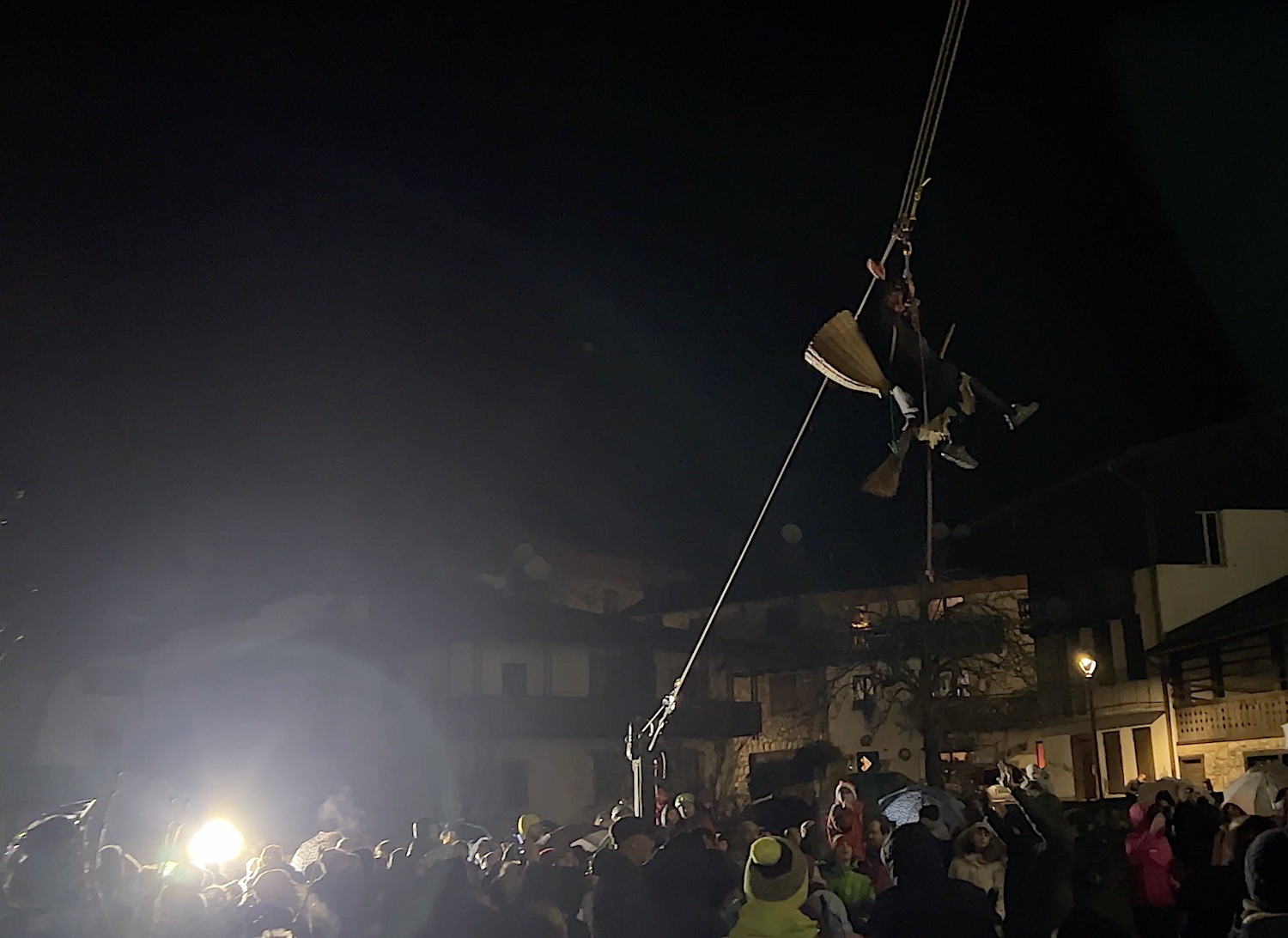 La befana scende dal Campanile di Forni di Sopra - 5 gennaio