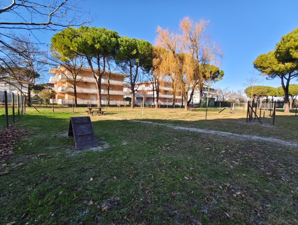 Lignano Sabbiadoro: inaugurata la prima area di sgambamento per cani